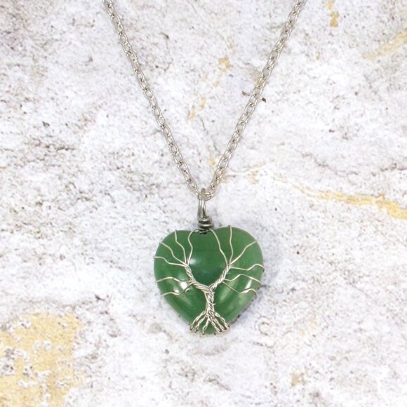 Tree of life heart pendant necklace with green aventurine stone wire wrapped - Picture 9 of 11